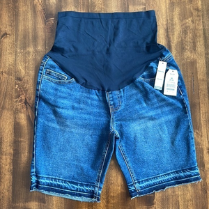 Time And Tru‎ Women's Maternity Bermuda Shorts - M (8-10)